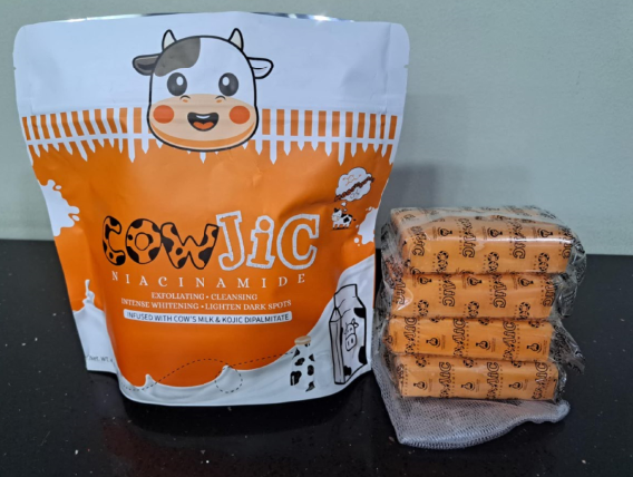 Formulove Cowjic Soap (Niacinamide + Cow’s Milk + Kojic Dipalmitate) retail 1pouch is 4pcs soap 80g plus 1 free mesh